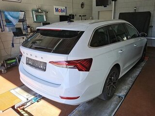 2021 Skoda Octavia IV (A8), белый, 2072000 рублей, вид 4