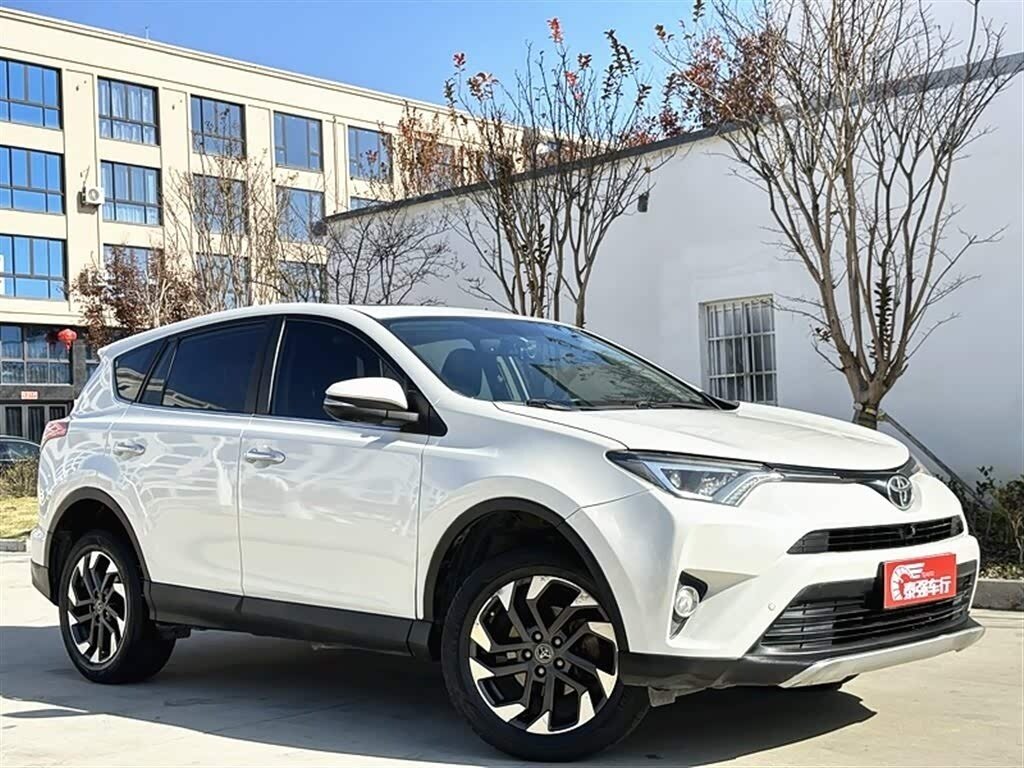 Toyota RAV4 IV (XA40) Рестайлинг