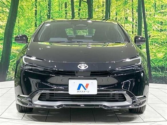 2025 Toyota Prius V (XW60), чёрный, 3670000 рублей - вид 2