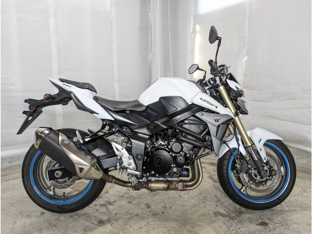 Suzuki GSR 750