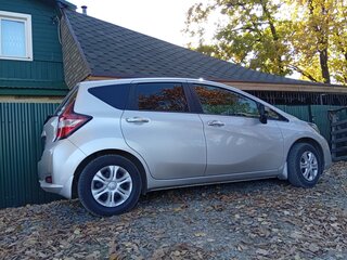 2017 Nissan Note II Рестайлинг, серебристый, 700000 рублей, вид 2