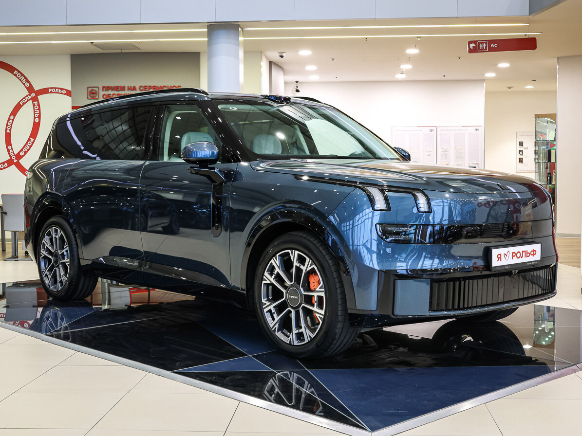 Lynk & Co 900