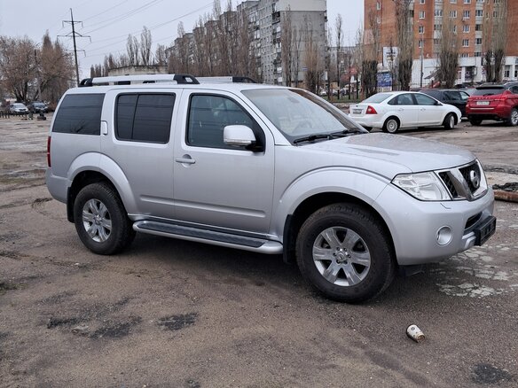 2011 Nissan Pathfinder III Рестайлинг, серебристый, 1400000 рублей - вид 8