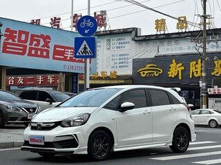 2022 Honda Fit IV Рестайлинг, белый, 1100000 рублей, вид 1