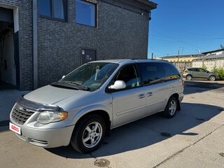2005 Chrysler Town & Country IV Рестайлинг, серебристый, 617000 рублей, вид 1
