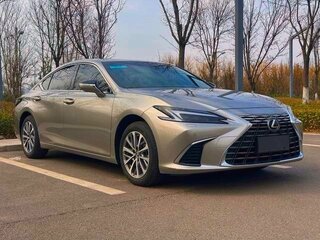 2025 Lexus ES 200 VII Рестайлинг 2, серебристый, 4800000 рублей, вид 1