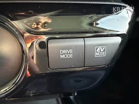 2022 Toyota Prius IV Рестайлинг (XW50), белый, 1851099 рублей - вид 21