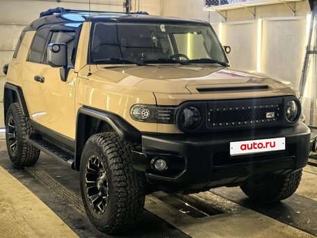 2022 Toyota FJ Cruiser, коричневый, 6500000 рублей, вид 3