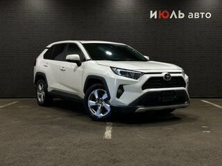 2020 Toyota RAV4 V (XA50), белый, 3100000 рублей, вид 3