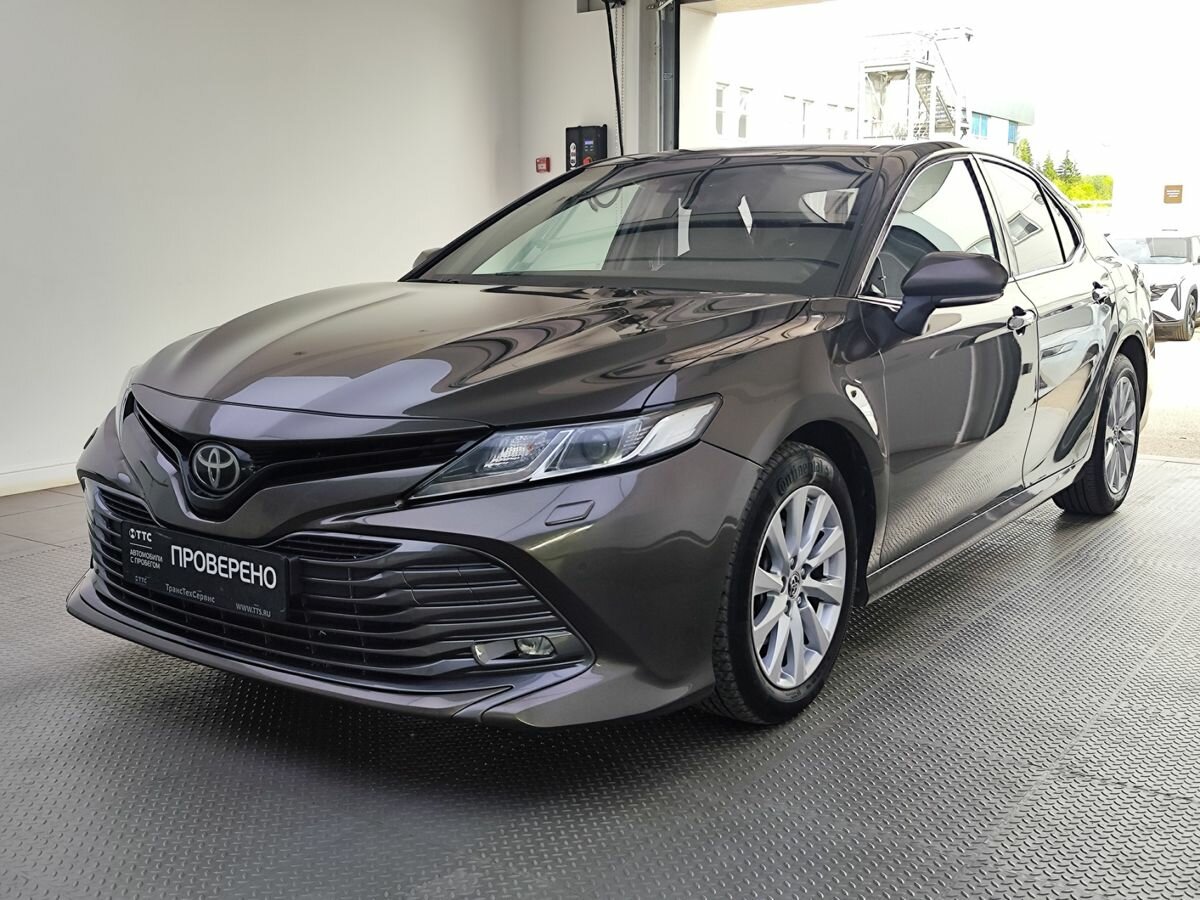 Toyota Camry VIII (XV70)