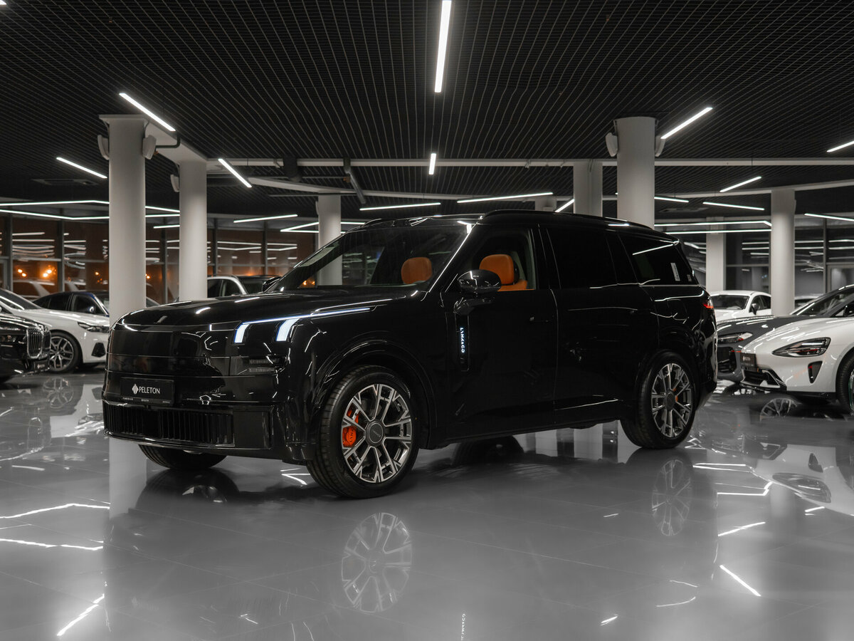 Lynk & Co 900
