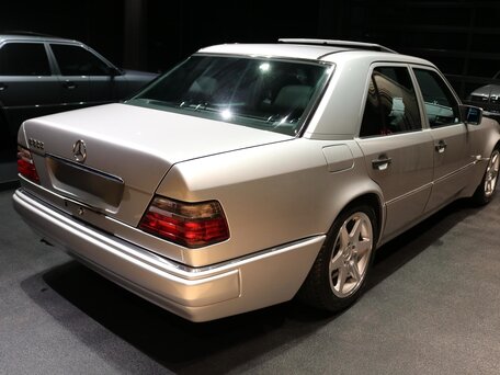 1994 Mercedes-Benz E-Класс 500 I (W124), серебристый, 13500000 рублей, вид 5