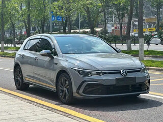 2023 Volkswagen Golf VIII, серый, 1430000 рублей, вид 3