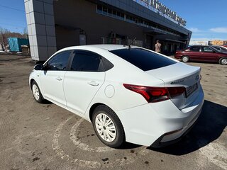 2020 Hyundai Solaris II, белый, 900000 рублей, вид 4