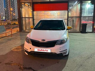 2015 Kia Rio III Рестайлинг, белый, 420000 рублей, вид 1