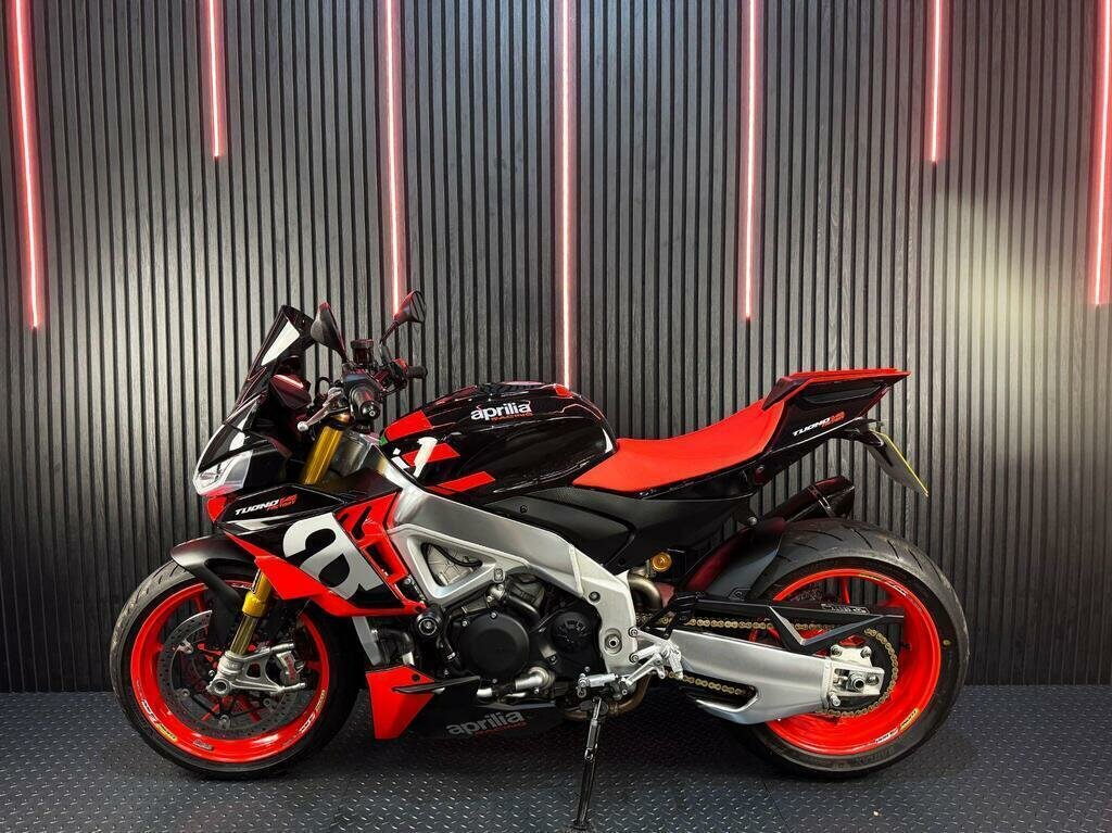 Aprilia Tuono V4