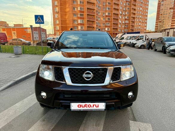 2011 Nissan Pathfinder III Рестайлинг, коричневый, 1495000 рублей - вид 2