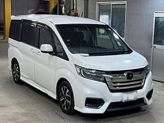 2017 Honda Stepwgn Spada V Рестайлинг, белый, 1650000 рублей, вид 1