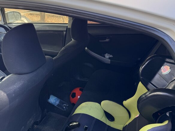 2012 Toyota Prius III Рестайлинг (XW30), белый, 920000 рублей - вид 10