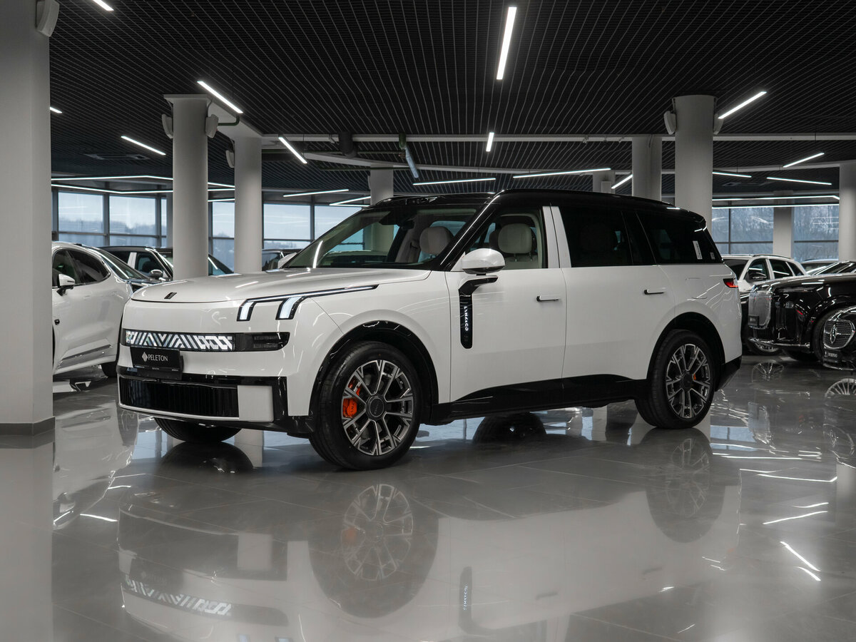 Lynk & Co 900