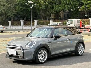 2022 Mini Hatch Cooper III (F55/F56) Рестайлинг 2, серый, 2020005 рублей, вид 1