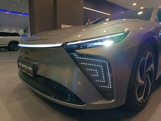 2025 Exeed Exlantix ES, серебристый, 6740000 рублей, вид 2