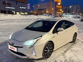 2017 Toyota Prius IV (XW50), белый, 1700000 рублей, вид 1