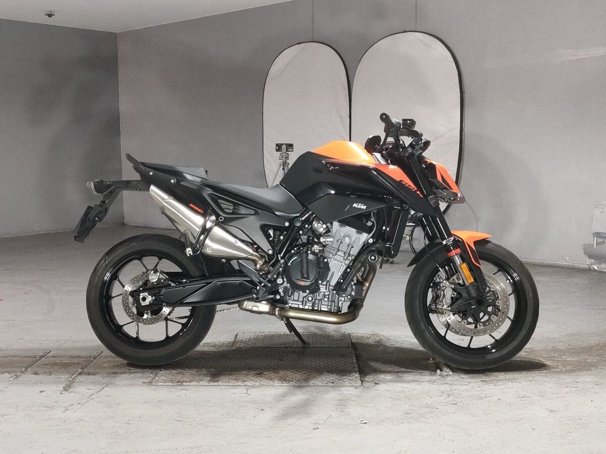 KTM 890 Duke