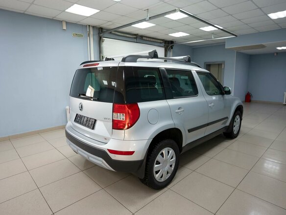 2015 Skoda Yeti I Рестайлинг, серебристый, 1149000 рублей - вид 2