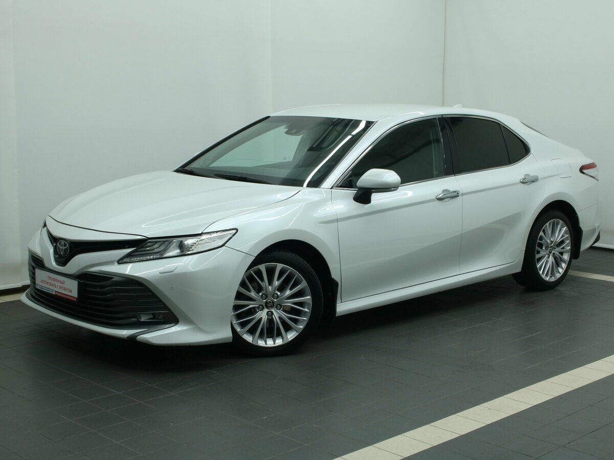 Toyota Camry VIII (XV70)