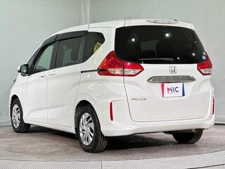 2022 Honda Freed II Рестайлинг, белый, 1320002 рублей, вид 2