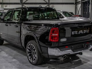 2025 Ram 1500 Crew Cab V Рестайлинг, чёрный, 9950000 рублей, вид 4