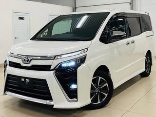 2021 Toyota Voxy III (R80) Рестайлинг, белый, 2330000 рублей, вид 1