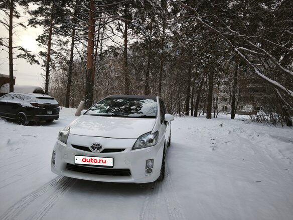 2010 Toyota Prius III (XW30), белый, 940000 рублей - вид 2