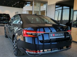 2025 Skoda Superb III Рестайлинг, чёрный, 3099000 рублей, вид 4