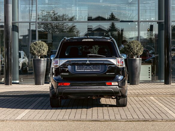 2014 Mitsubishi Outlander III, чёрный, 1335000 рублей - вид 4