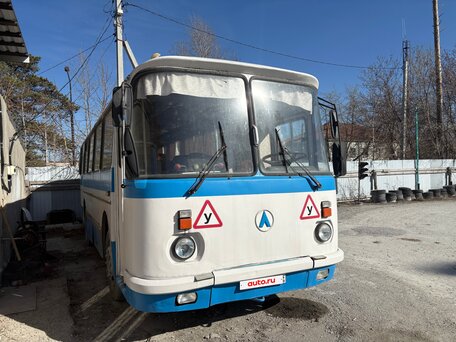 2000 ЛАЗ 695, белый, 300000 рублей, вид 2