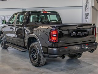 2025 Ram 1500 Crew Cab V Рестайлинг, чёрный, 8490000 рублей, вид 3