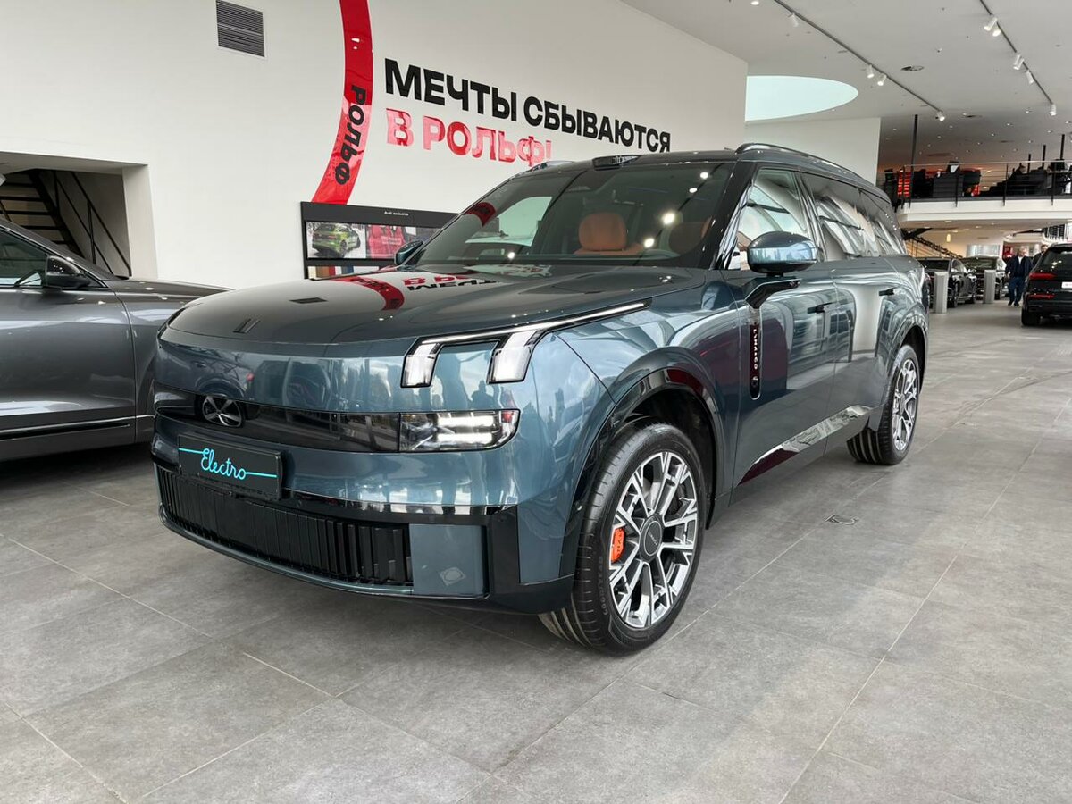 Lynk & Co 900