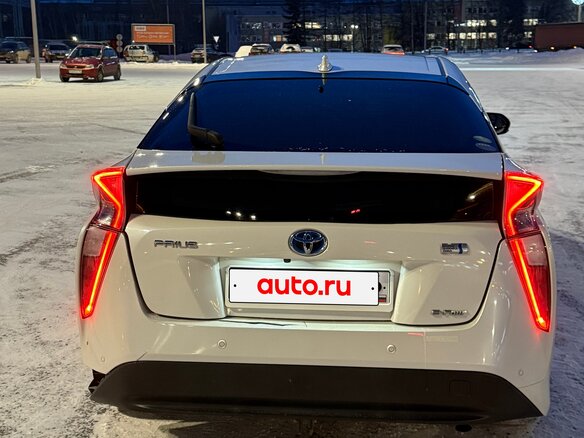 2017 Toyota Prius IV (XW50), белый, 1700000 рублей - вид 4
