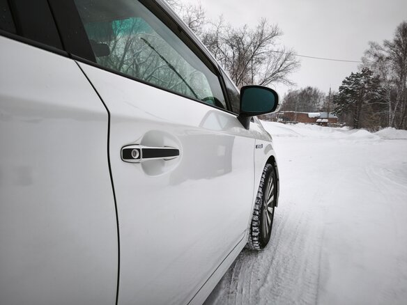 2010 Toyota Prius III (XW30), белый, 940000 рублей - вид 9