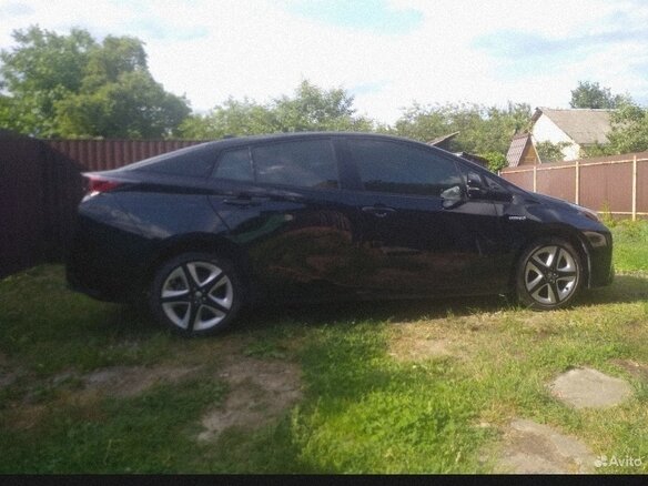 2018 Toyota Prius IV (XW50), чёрный, 1720000 рублей - вид 2