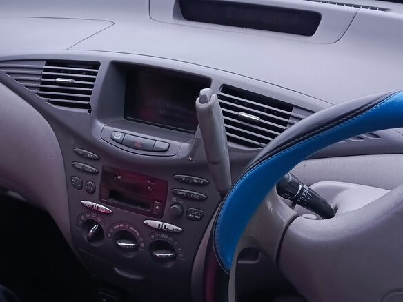 2000 Toyota Prius I Рестайлинг (XW10), серебристый, 350000 рублей - вид 5