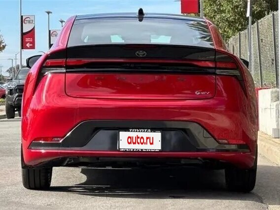 2025 Toyota Prius V (XW60), красный, 4489000 рублей - вид 4