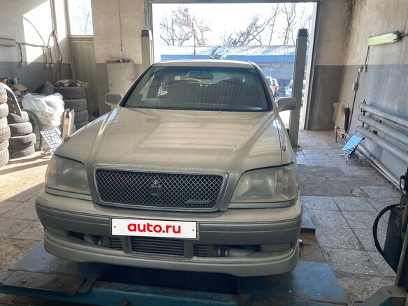 2001 Toyota Crown XI (S170), серый, 999000 рублей