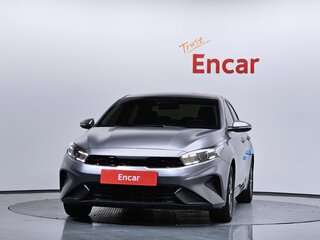 2023 Kia K3 II Рестайлинг, серебристый, 1440000 рублей, вид 3
