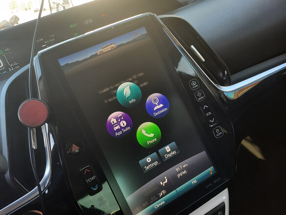 2019 Toyota Prius PHV ZVW52 Prime IV (XW50), белый, 2000000 рублей - вид 9