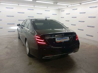 2017 Mercedes-Benz Maybach S-Класс 560 I (X222) Рестайлинг, чёрный, 4725000 рублей, вид 4