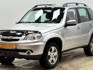 2014 Chevrolet Niva I Рестайлинг, серебристый, 490000 рублей, вид 1