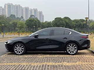2023 Mazda 3 Axela IV (BP), чёрный, 1490000 рублей, вид 5
